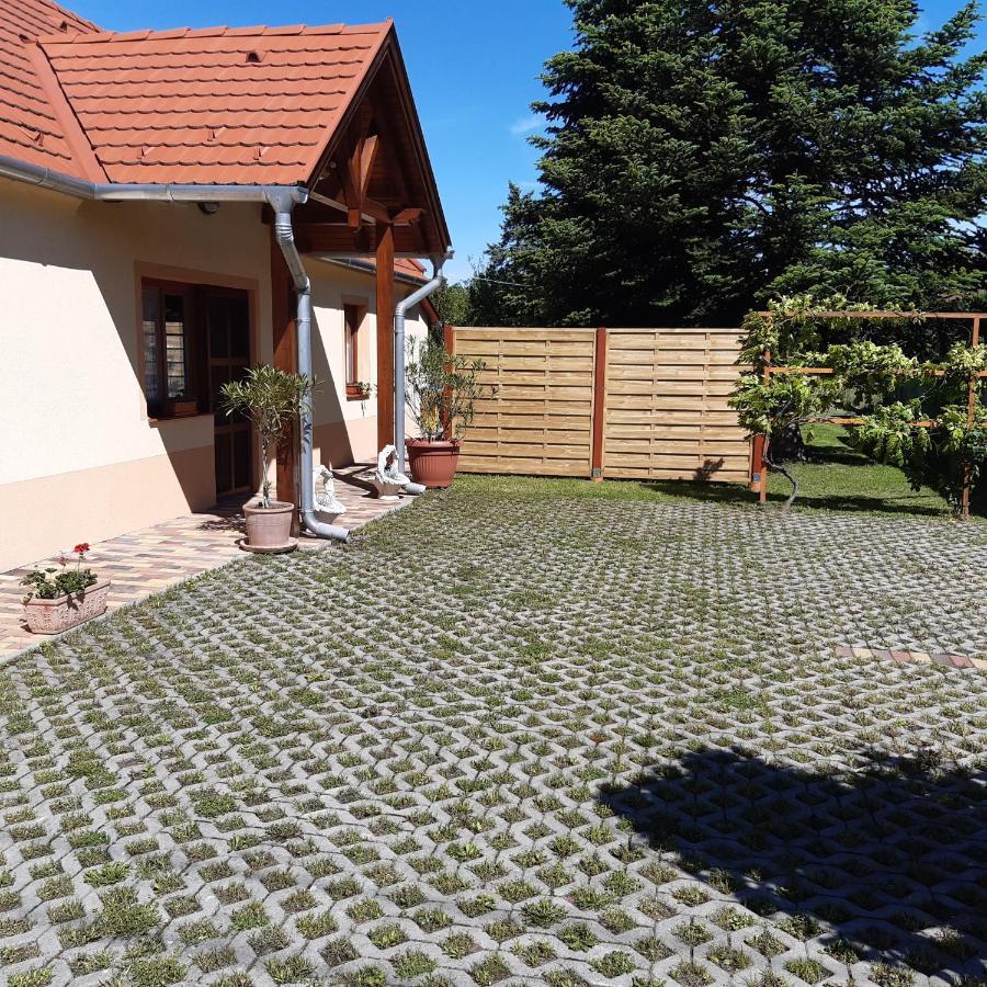 Gerendás Vendégház Sotony Exterior foto