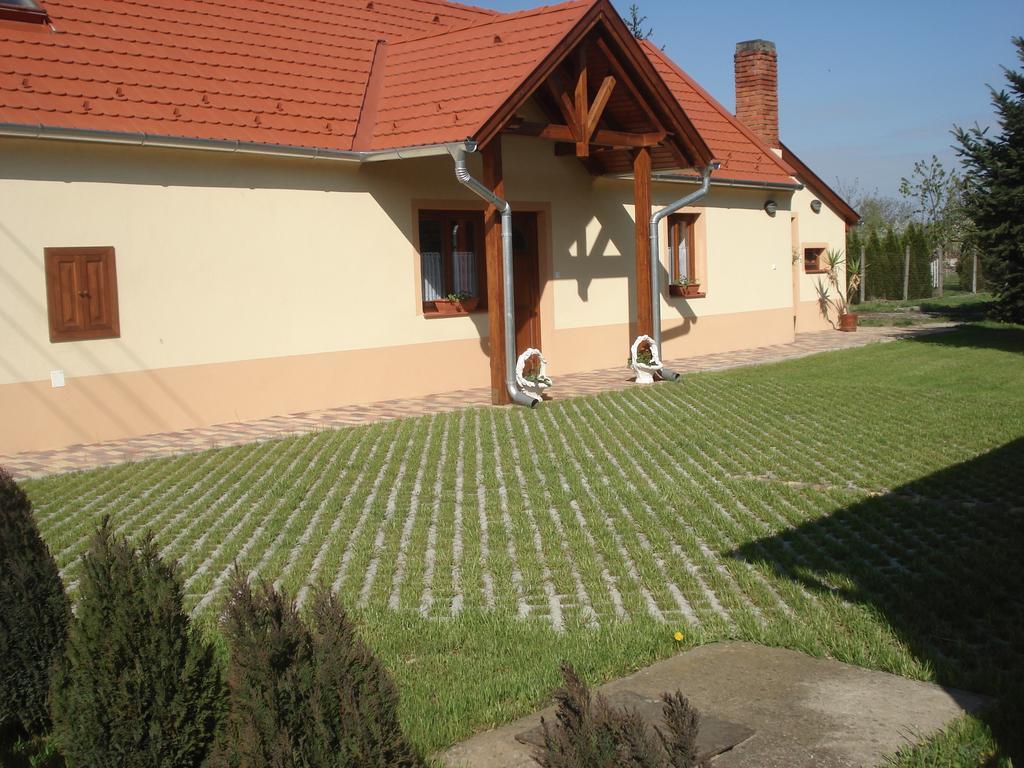 Gerendás Vendégház Sotony Exterior foto